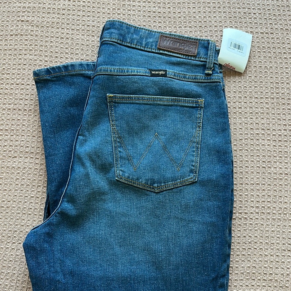 NWT Wrangler high rise true straight Jeans